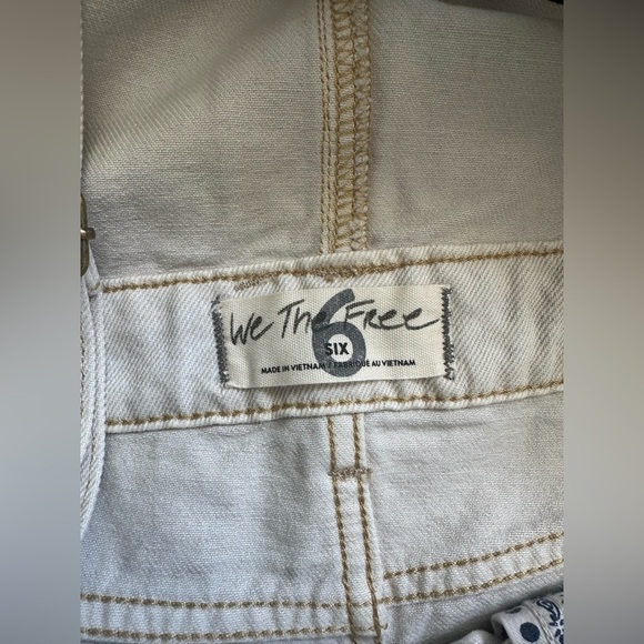 NWT We The Free Sun-kissed Off White Denim Short Overalls. Size 6. - Picture 6 of 12